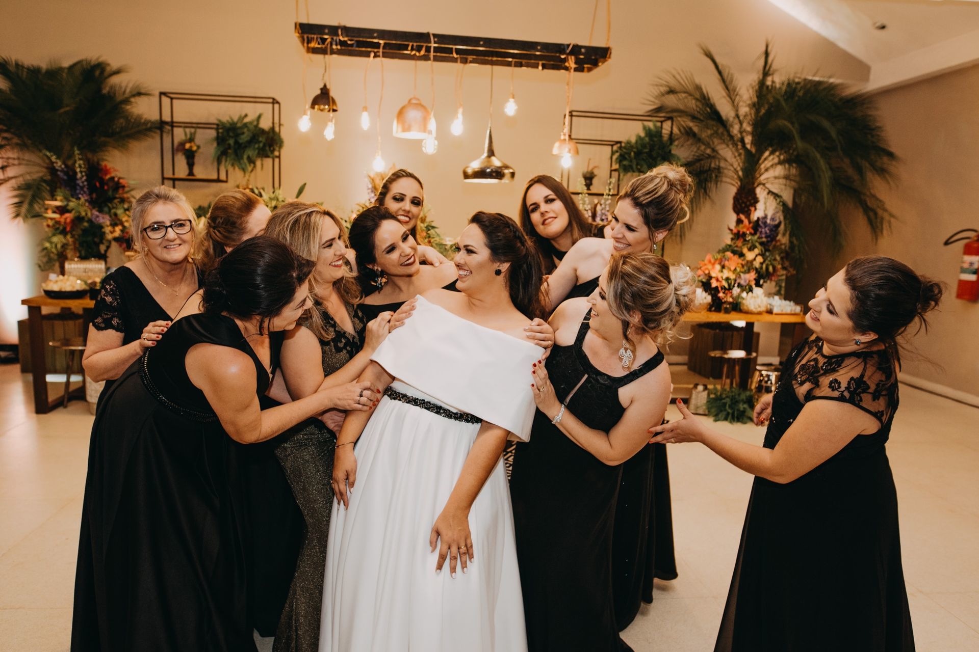 Foto Casamento urban chic autêntico e animado em Santa Bárbara D’oeste – Hellen & Marco Foto Casamento urban chic autêntico e animado em Santa Bárbara D’oeste – Hellen & Marco - Imagem 56